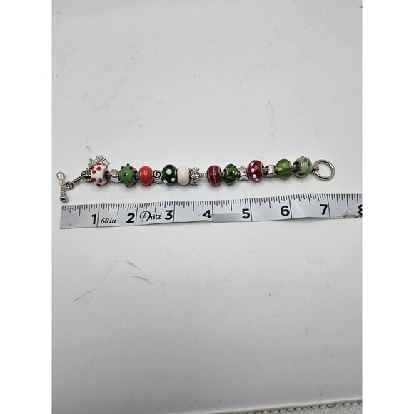 European style red, green and white bead bracelet Christmas holiday theme - Picture 7 of 7